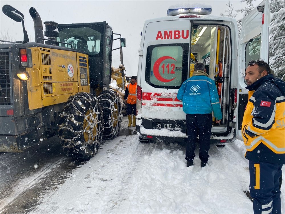 Mersin'de Karda Mahsur Kalan 120 Küçükbaş Hayvan Kurtarıldı