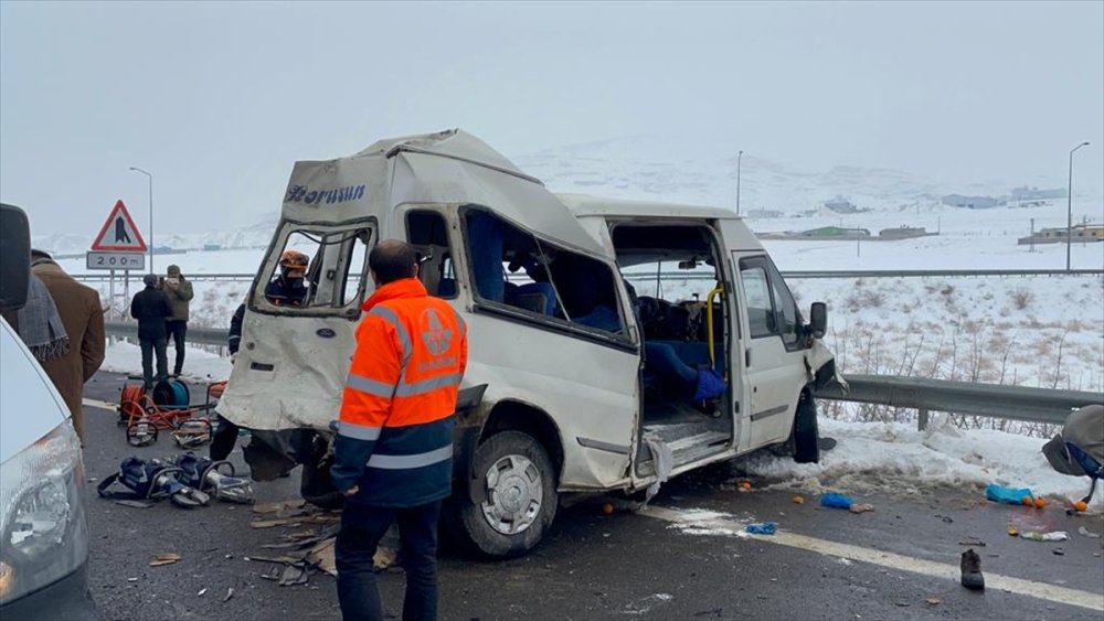 Niğde'de Feci Kaza : Ölü ve Yaralılar Var