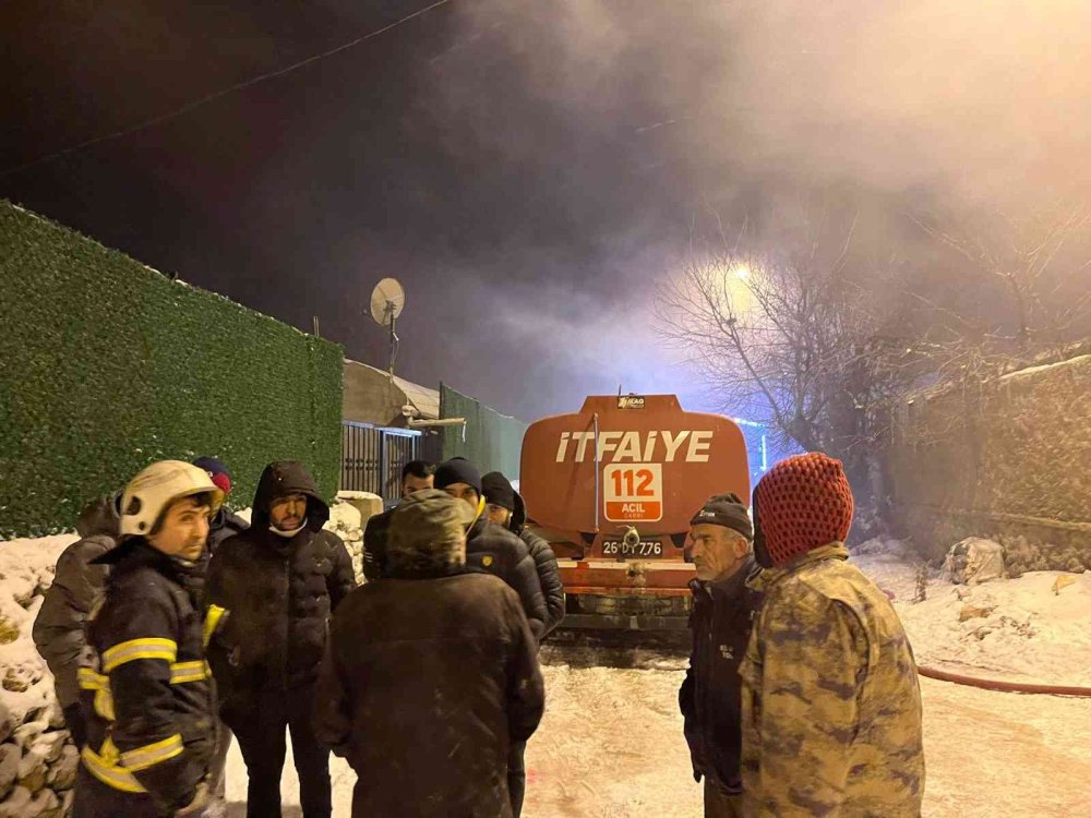 Saatlerce Süren Yangında 80 Kadar Hayvan Telef Oldu