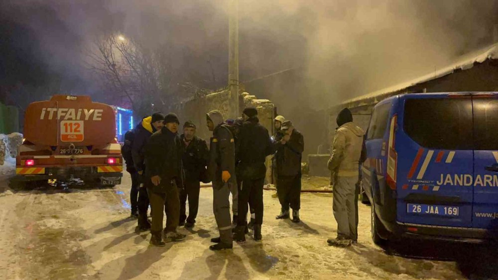 Saatlerce Süren Yangında 80 Kadar Hayvan Telef Oldu