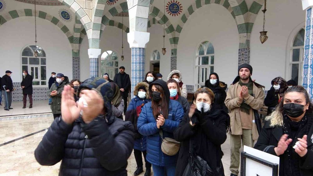 Sinema Ve Dizi Oyuncusu Ayberk Pekcan Son Yolculuğuna Uğurlandı