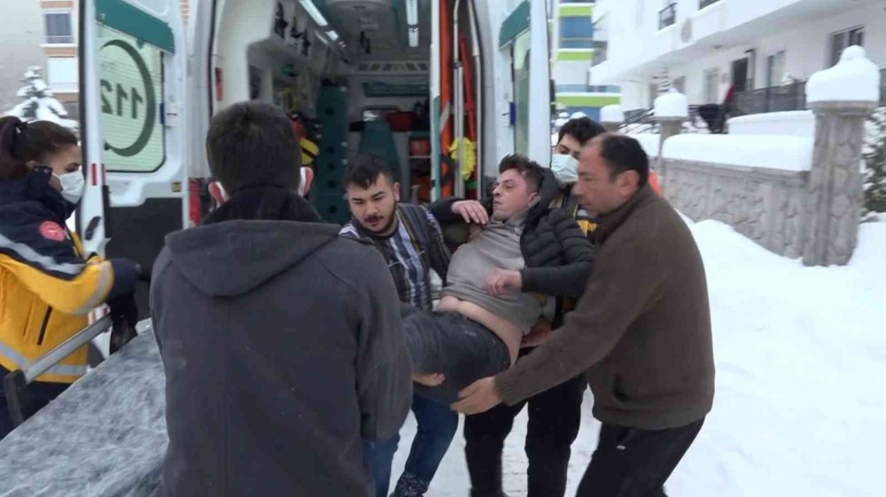 Aksaray'da Yanan Evde Ölümden Döndüler