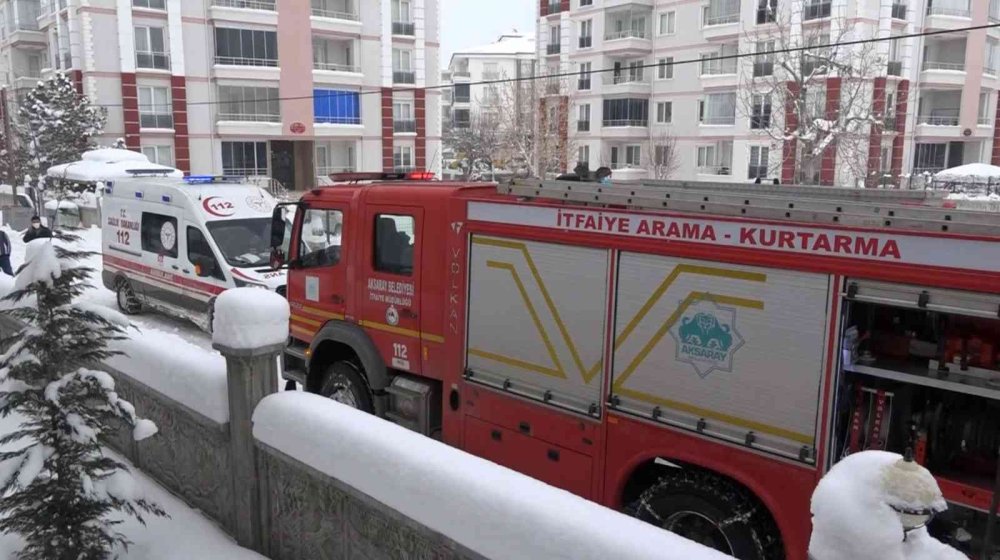 Aksaray'da Yanan Evde Ölümden Döndüler