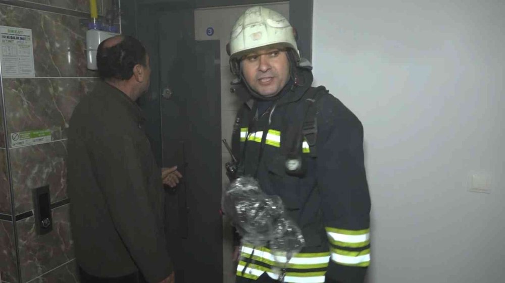 Aksaray'da Yanan Evde Ölümden Döndüler