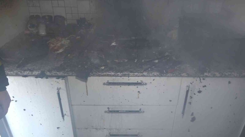 Aksaray'da Yanan Evde Ölümden Döndüler