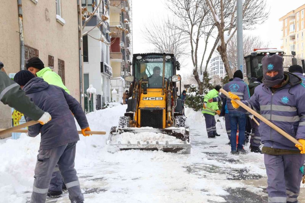 Aksaray'da Başkandan İşçilere Sıcak İkram