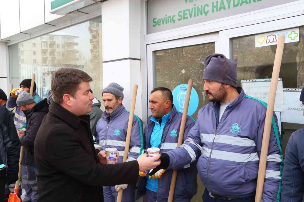 Aksaray'da Başkandan İşçilere Sıcak İkram