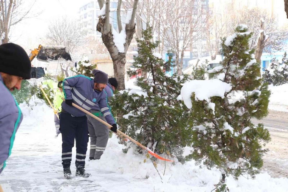 Aksaray'da Başkandan İşçilere Sıcak İkram