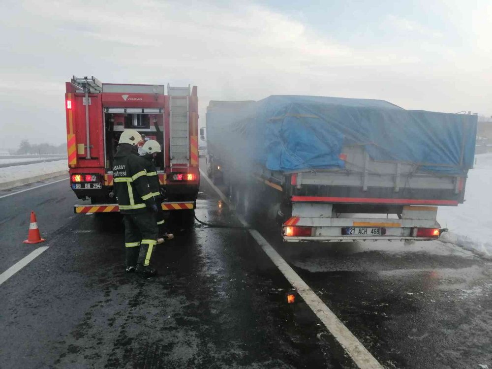 Aksaray'da Lastik Adeta Bomba Gibi Patladı