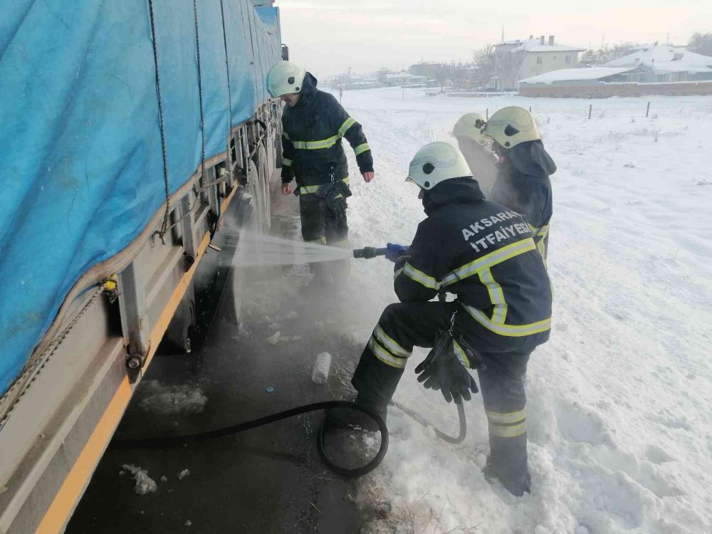 Aksaray'da Lastik Adeta Bomba Gibi Patladı