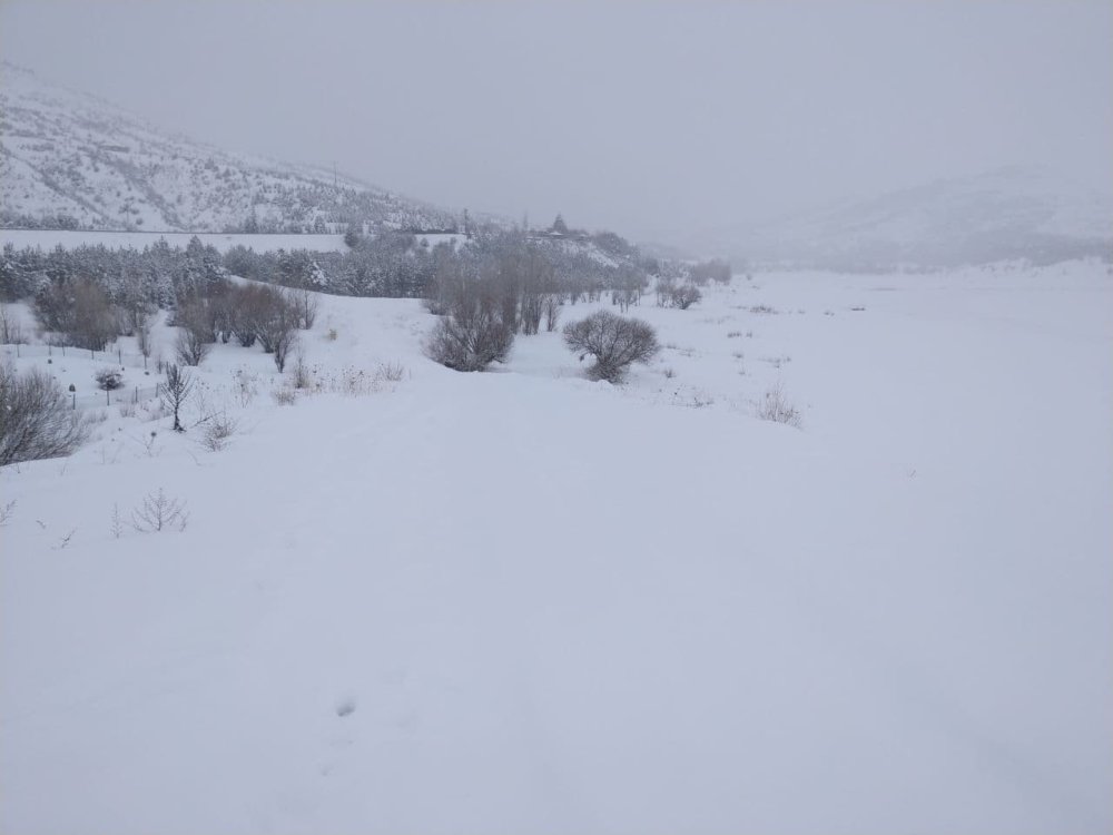 Buz Tutan Altınapa Baraj Gölü Karla Kaplandı