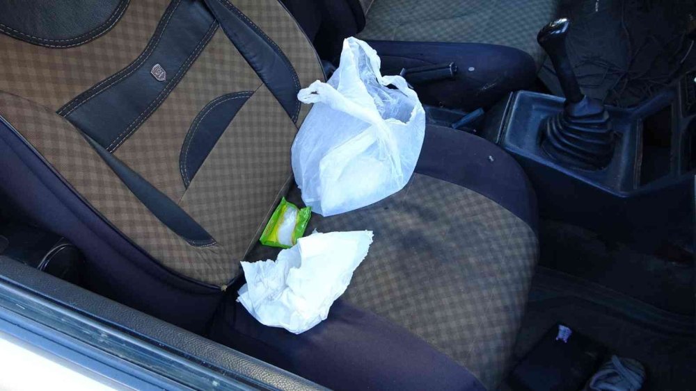 Suç Makinesi Hırsızlar, Polis Aracına Çarpınca Yakayı Ele Verdi