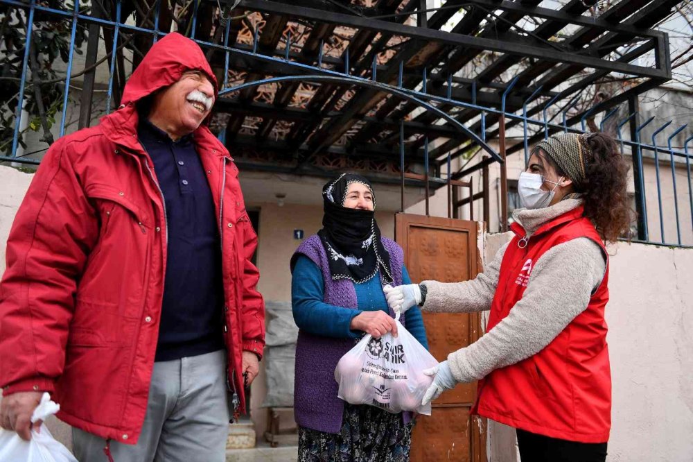 Mersin'de Vatandaşa Patates Ve Soğan Dağıtımı