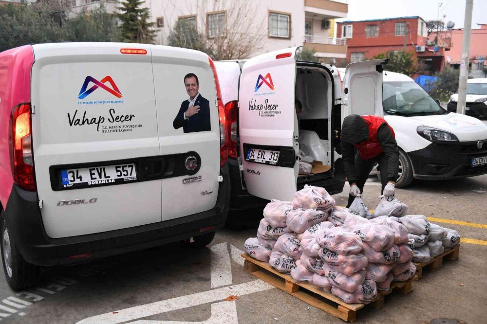 Mersin'de Vatandaşa Patates Ve Soğan Dağıtımı