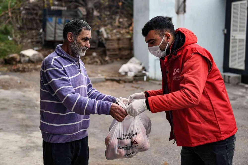Mersin'de Vatandaşa Patates Ve Soğan Dağıtımı