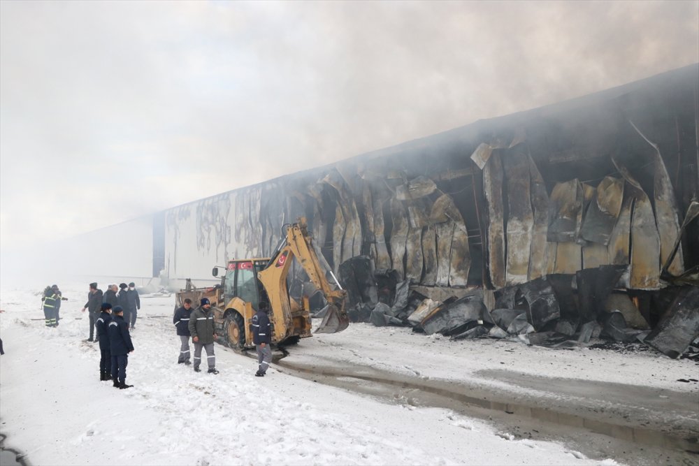 Niğde'de Bakır Kablo Fabrikasında Yangın