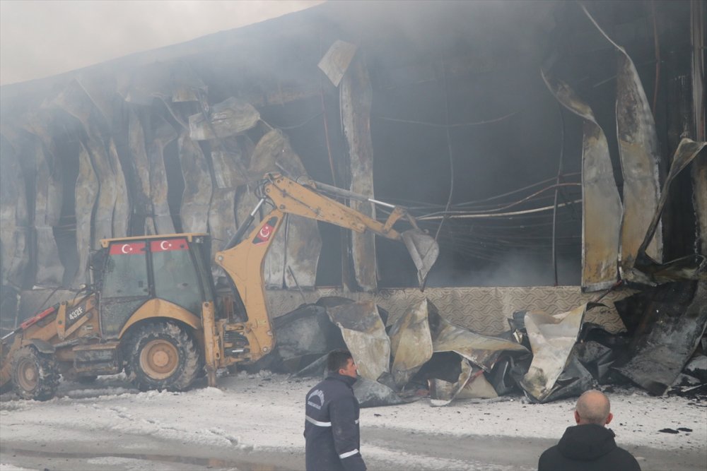 Niğde'de Bakır Kablo Fabrikasında Yangın