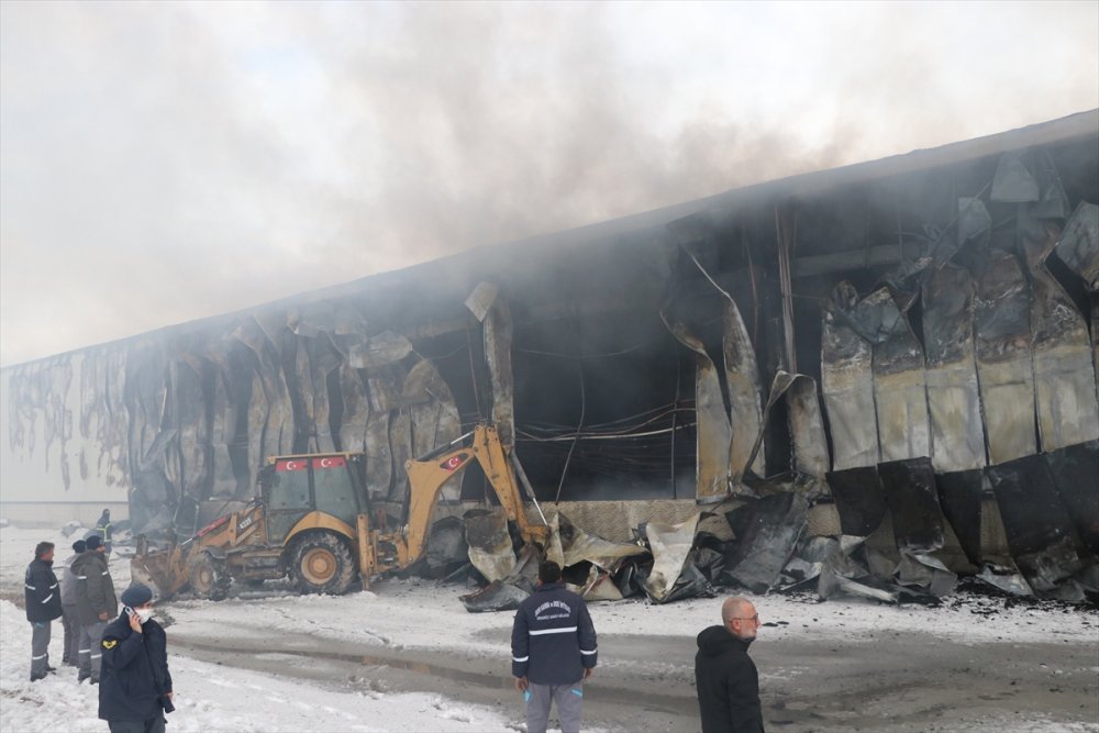Niğde'de Bakır Kablo Fabrikasında Yangın