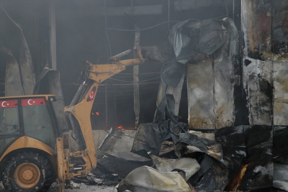 Niğde'de Bakır Kablo Fabrikasında Yangın