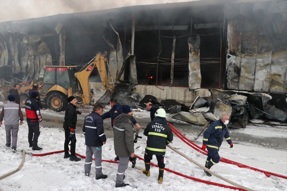 Niğde'de Bakır Kablo Fabrikasında Yangın