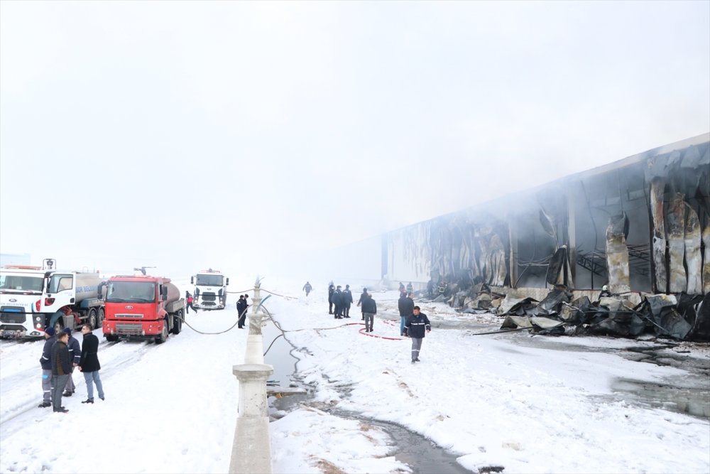 Niğde'de Bakır Kablo Fabrikasında Yangın