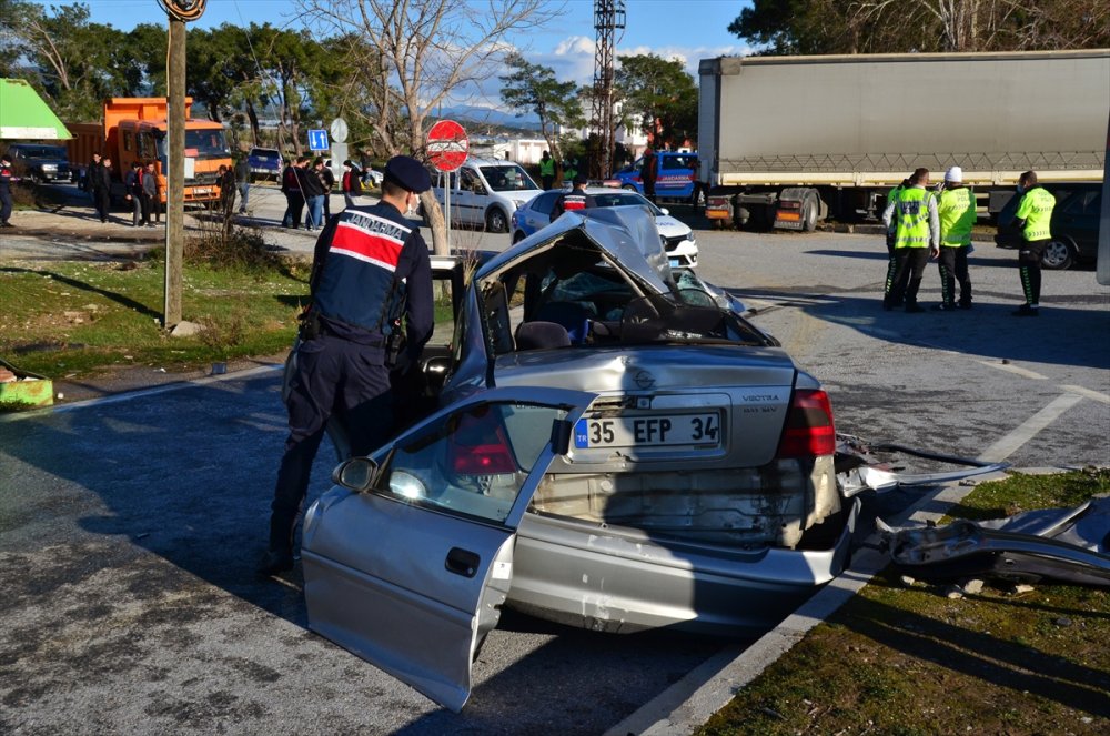 Antalya’da Tırla Otomobilin Çarpıştığı Kazada 2 Kişi Öldü