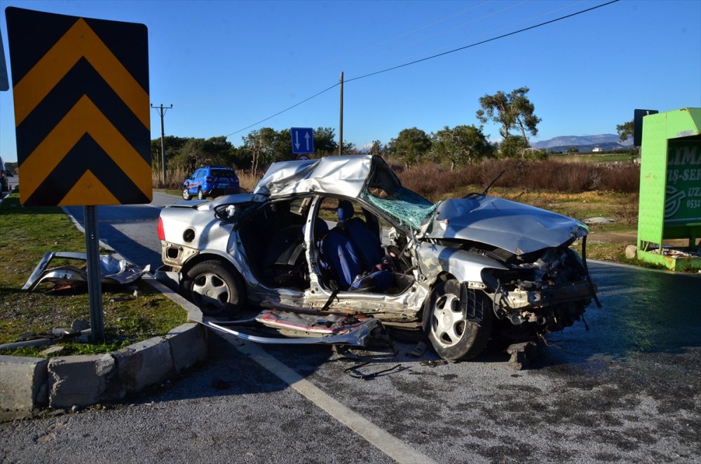 Antalya’da Tırla Otomobilin Çarpıştığı Kazada 2 Kişi Öldü