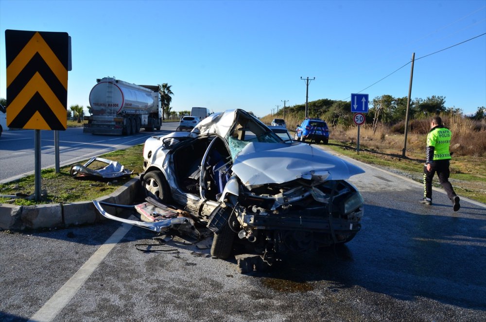 Antalya’da Tırla Otomobilin Çarpıştığı Kazada 2 Kişi Öldü