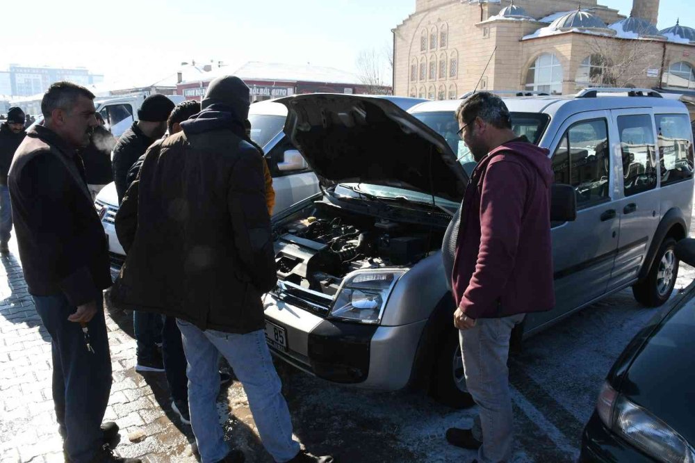 Aksaray'da İkinci Elde Yaprak Kımıldamıyor