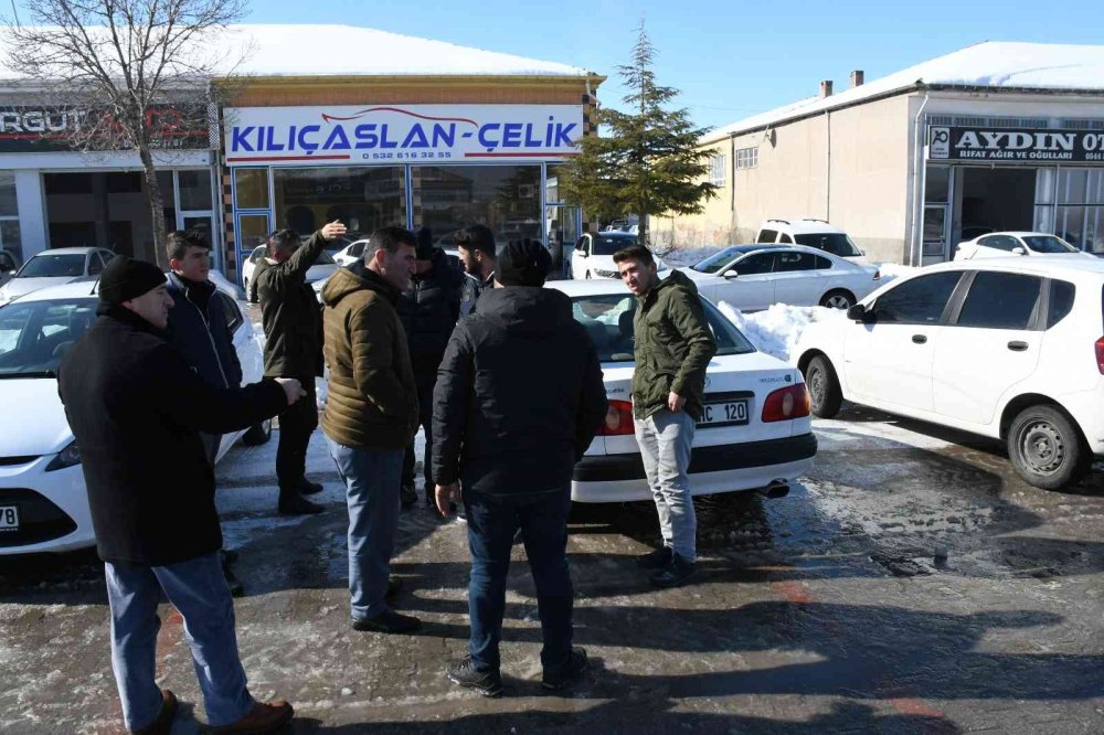 Aksaray'da İkinci Elde Yaprak Kımıldamıyor
