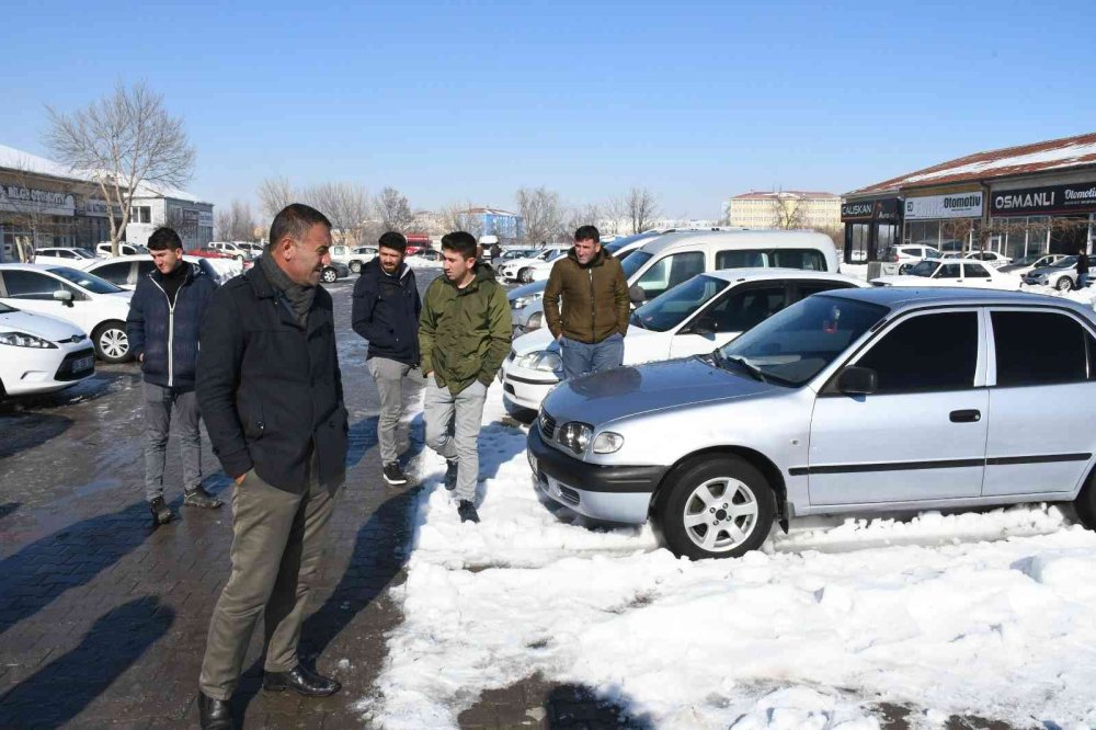 Aksaray'da İkinci Elde Yaprak Kımıldamıyor