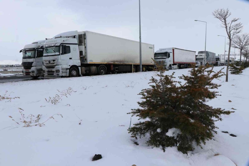 Aksaray - Konya Yolu Otobüs Ve Otomobillere Açıldı