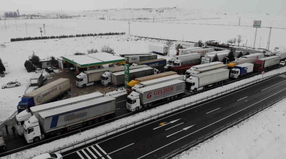 Aksaray’da 3 Karayolu Tipi Sebebiyle Trafiğe Kapandı