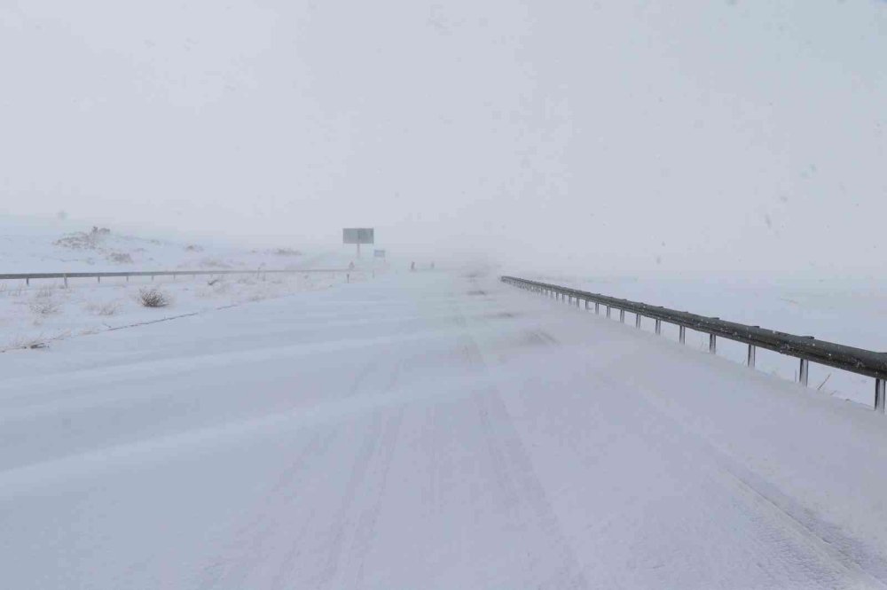 Aksaray’da 3 Karayolu Tipi Sebebiyle Trafiğe Kapandı