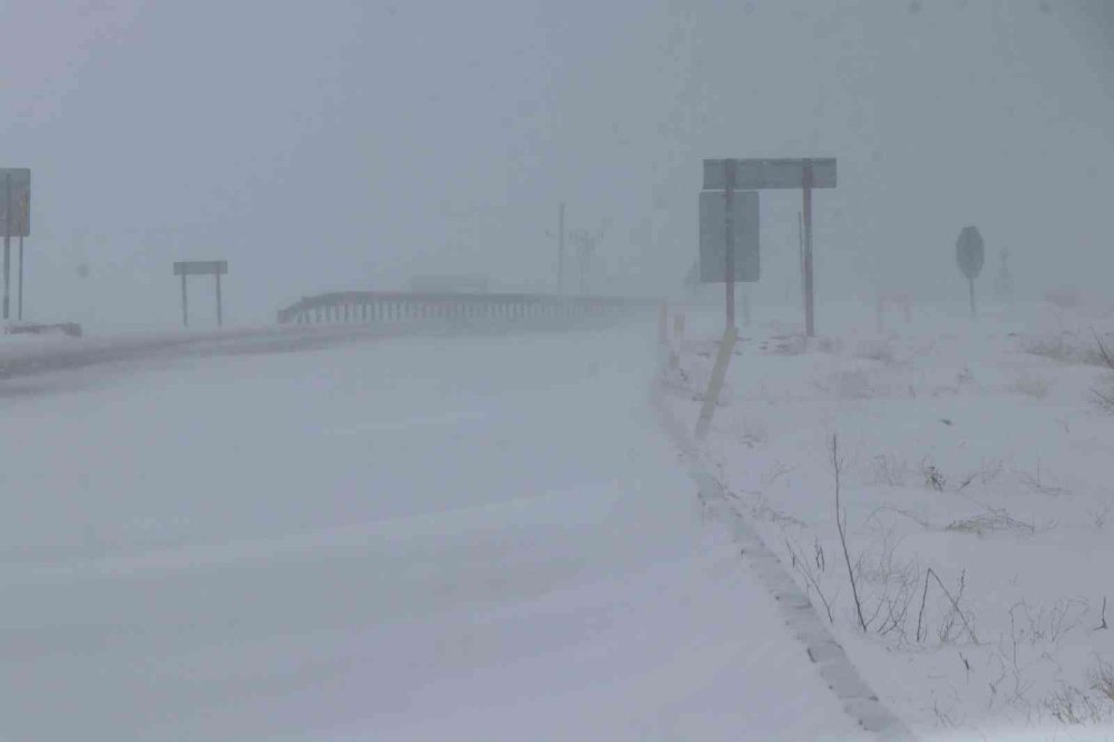 Aksaray’da 3 Karayolu Tipi Sebebiyle Trafiğe Kapandı