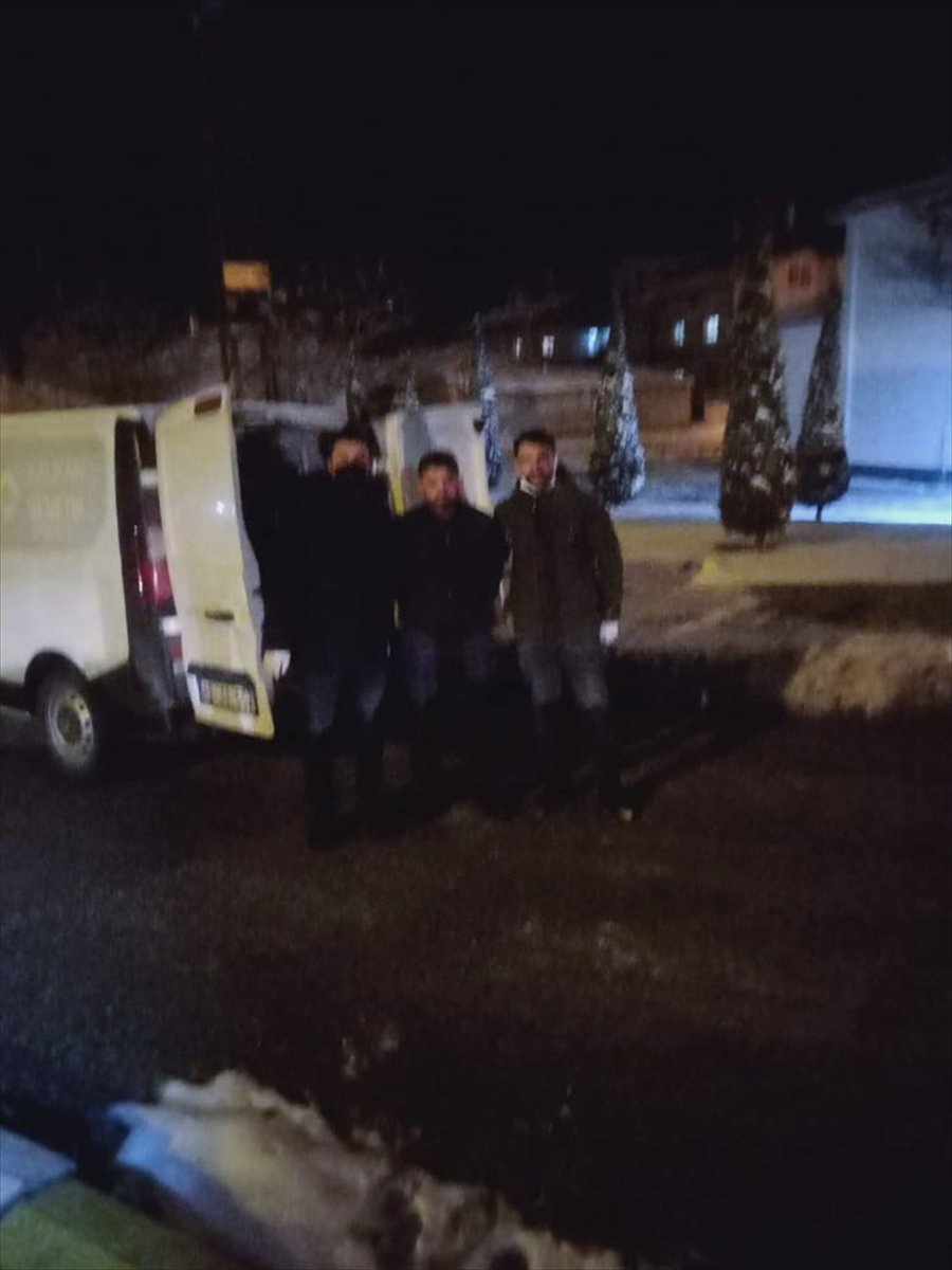 Karapınar'da Yolda Kalan Sürücülere "ballı Süt" İkram Edildi