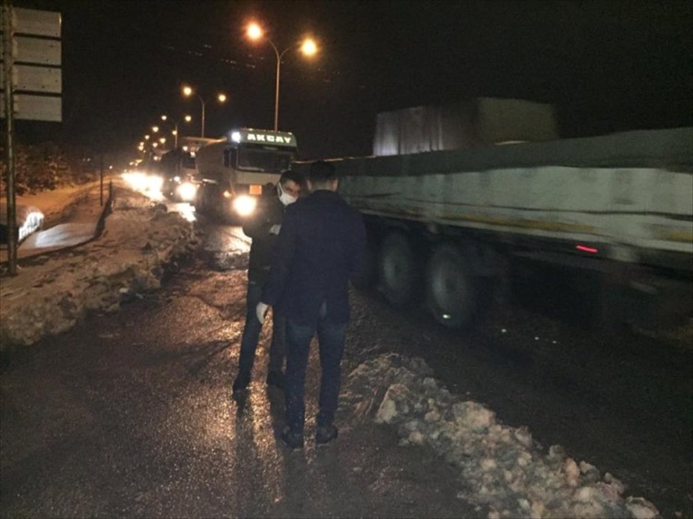 Karapınar'da Yolda Kalan Sürücülere "ballı Süt" İkram Edildi