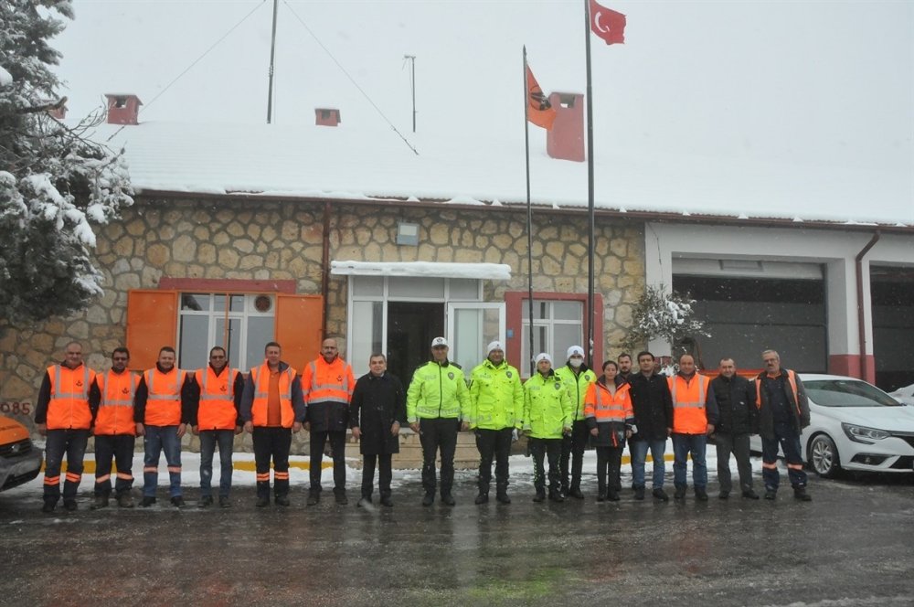 Kozlubucak Sertavul Arasında Mekik Dokuyorlar