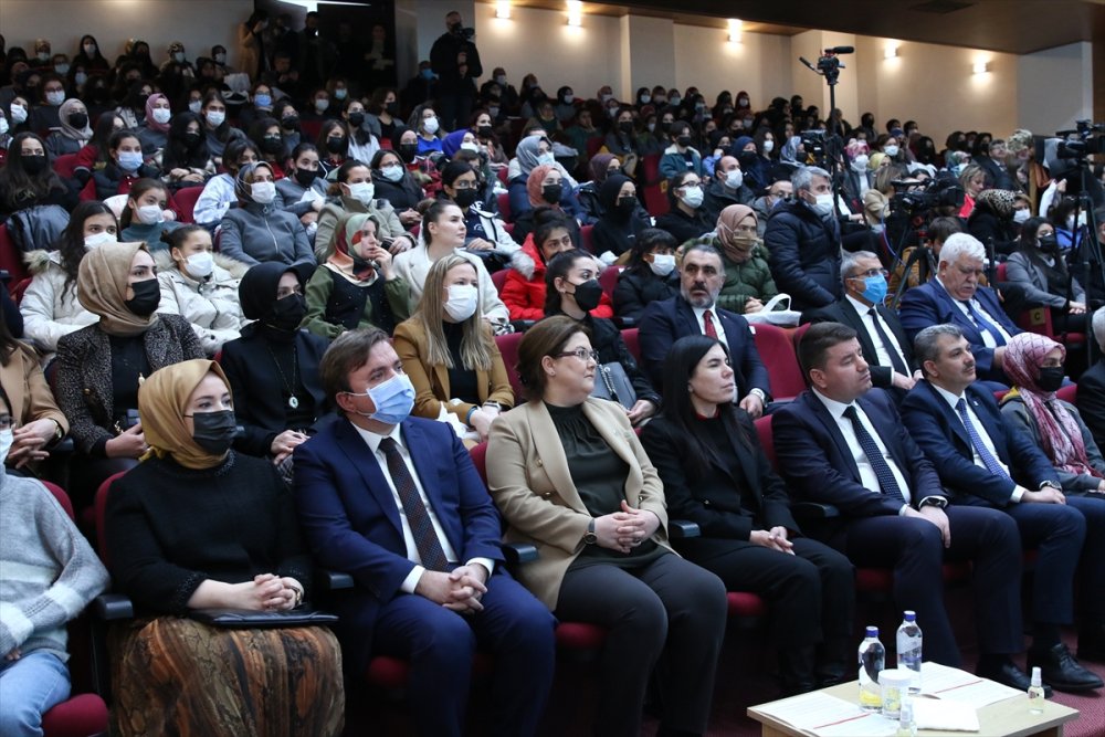 Aksaray'da Kız Çocukları Günü Programında Düzenlendi