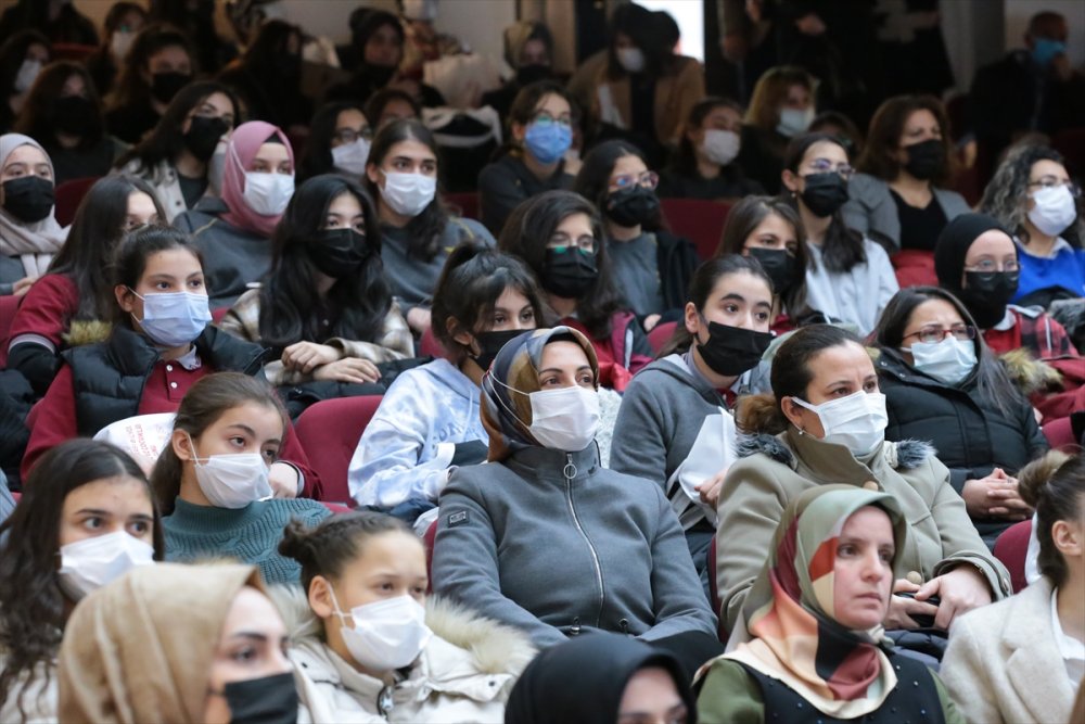 Aksaray'da Kız Çocukları Günü Programında Düzenlendi