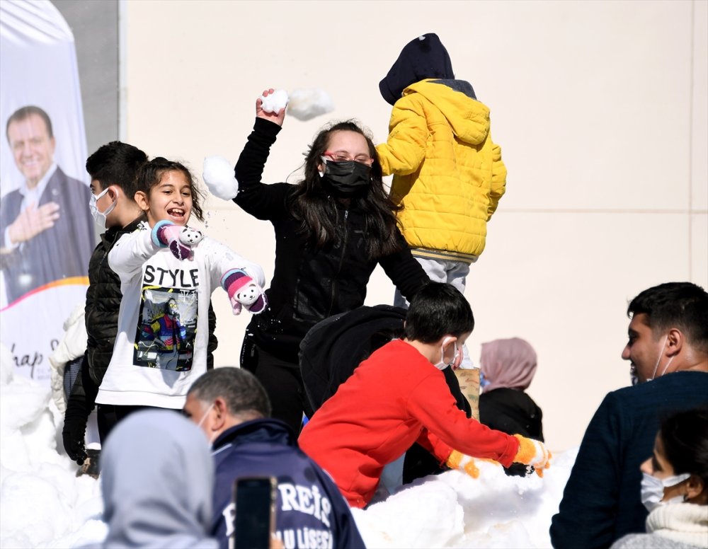 Mersin'de Özel Gereksinimlilere Kar Sürprizi