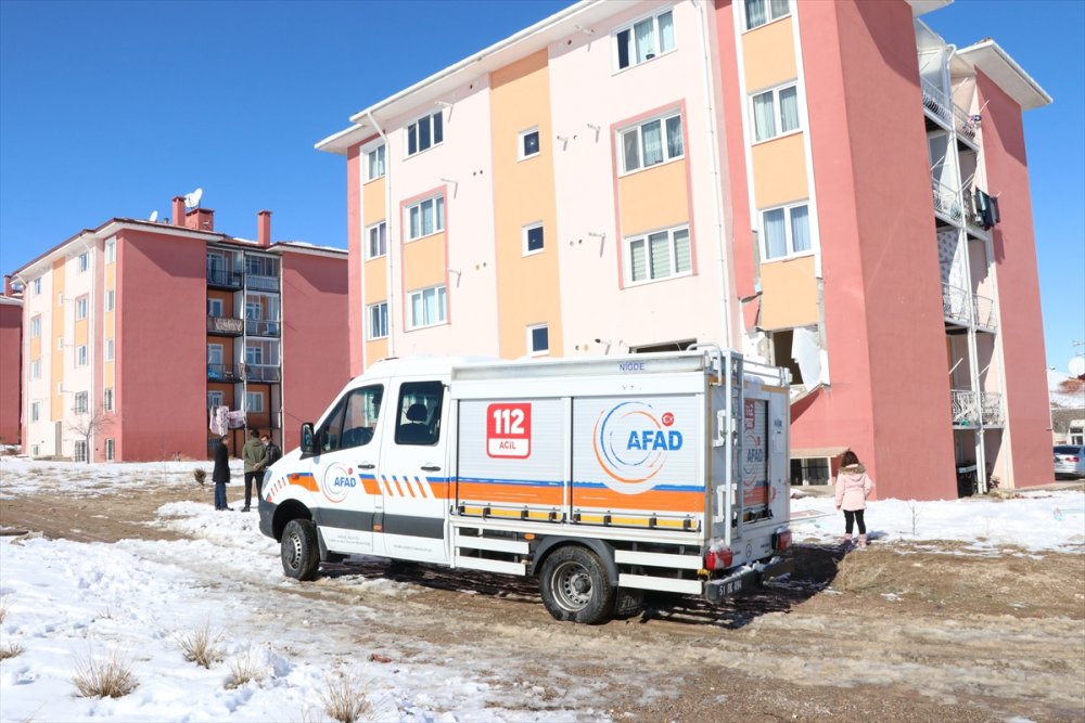 Niğde'de Bir Evde Meydana Gelen Patlamada 2 Kişi Yaralandı