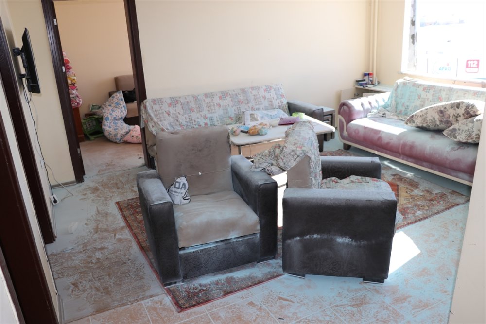 Niğde'de Bir Evde Meydana Gelen Patlamada 2 Kişi Yaralandı