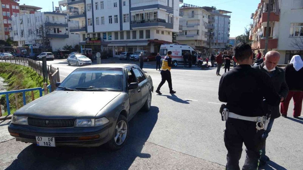 Otomobil İle Motosiklet Çarpıştı: 1 Yaralı