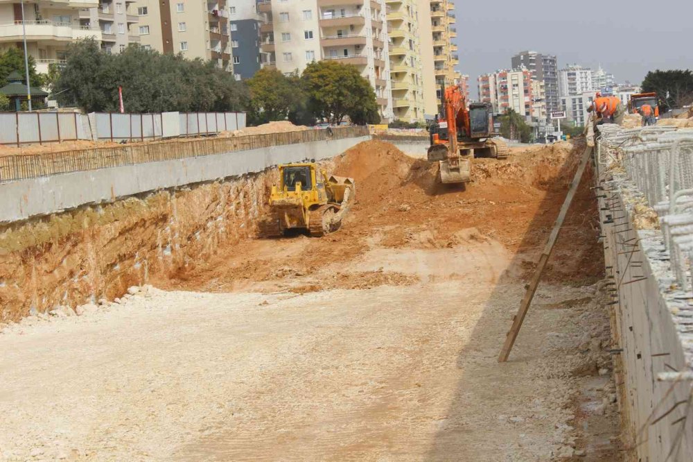 Göçmen Katlı Kavşak Çalışmaları Sürüyor