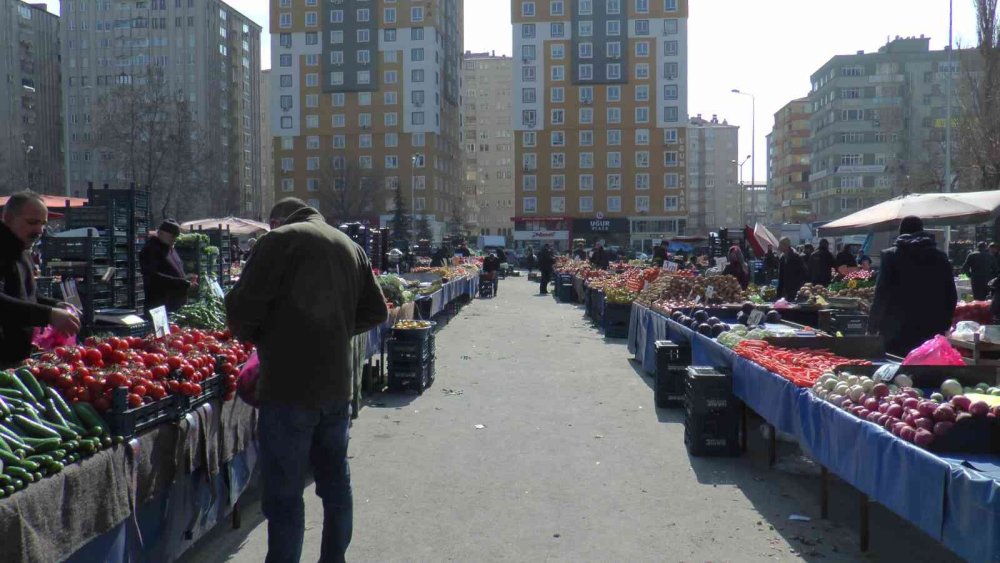 İndirimler Semt Pazarlarına Yansıdı