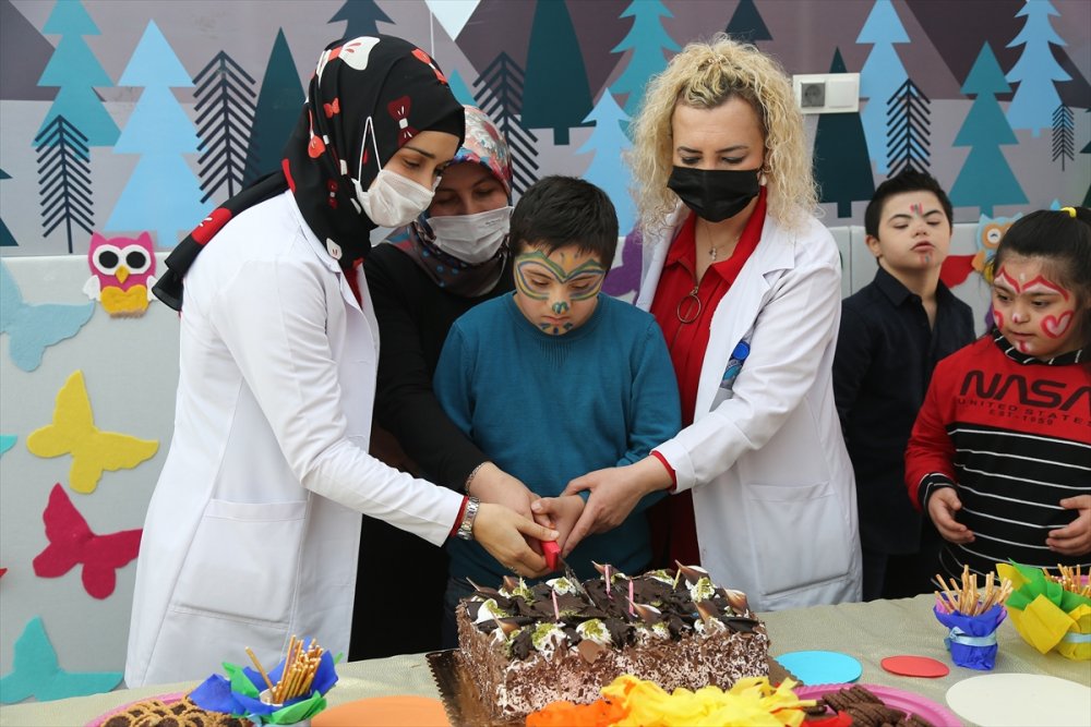 Kayseri Engelsiz Çocuk Evi'nde Sürpriz Doğum Günü Kutlaması