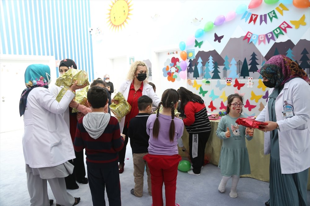 Kayseri Engelsiz Çocuk Evi'nde Sürpriz Doğum Günü Kutlaması