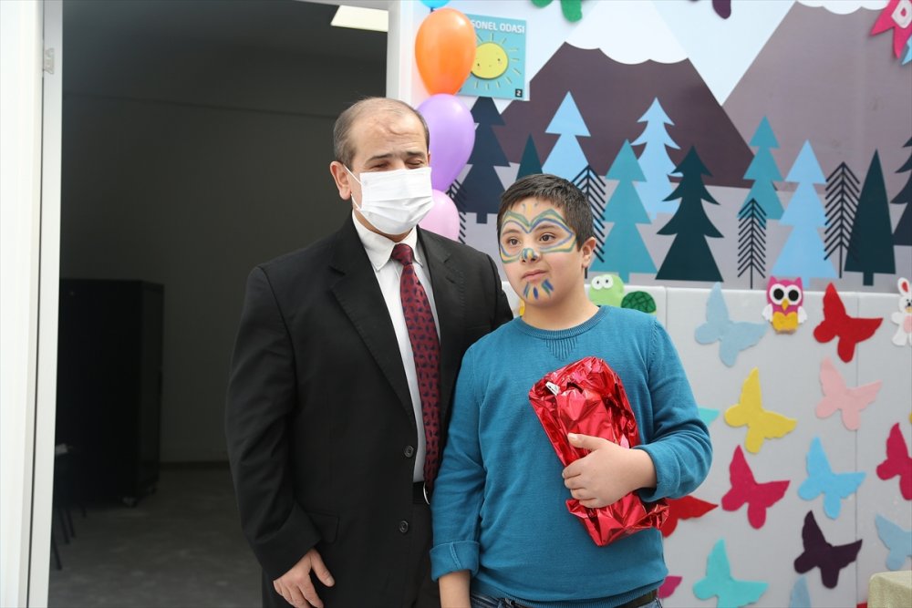 Kayseri Engelsiz Çocuk Evi'nde Sürpriz Doğum Günü Kutlaması