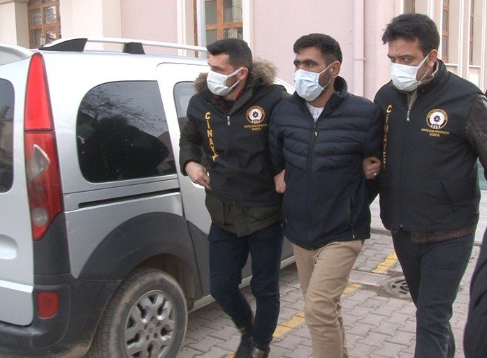 Karısını Öldüren Koca Hakim Karşısında